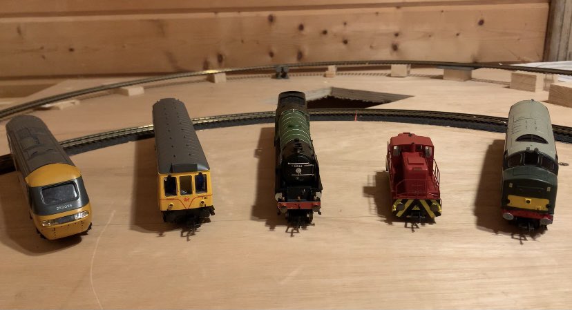 AberHaltJct's tweet photo. My version of trooping the colour. Got the whole fleet out :) Happy weekend modelling folks. #tmrguk #modelrailways #locos #trains #modelrailroad #hornby #ViTrains #dapol #oxfordrail https://t.co/bCBD9RI7pa