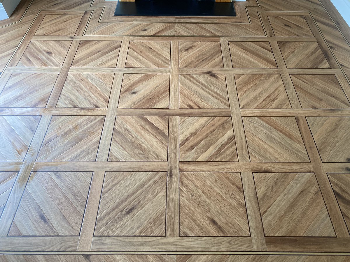 Custom/unique designs can be created with <a href="/karndeanUK/">Karndean Designflooring UK</a> <a href="/KarndeanFloors/">Karndean Designflooring</a> products, the creative possibilities are endless, this is made easier with the huge selection of stunning karndean products/colours👌🏻
Feature created to copy the stain Glass window design 
Thank you Karndean❤️