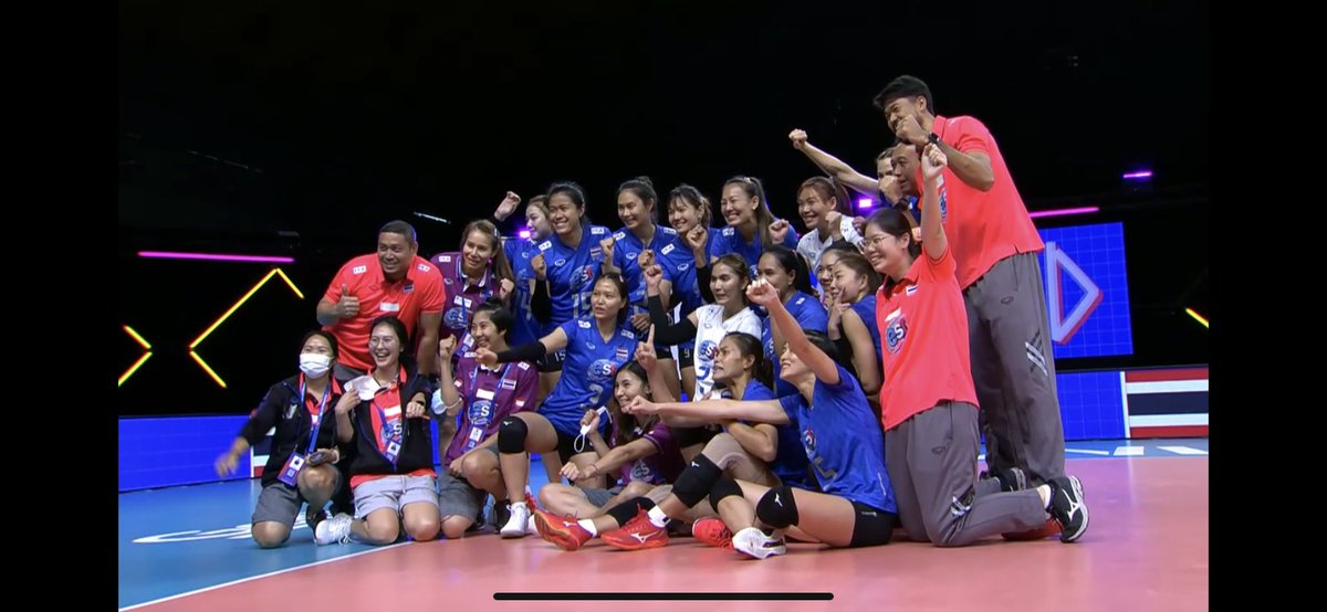 wilxiiix's tweet photo. มาแล้ววว แมทช์แรก สุดยอดมากวันนี้👏🏻👏🏻👏🏻 
#วอลเลย์บอลหญิง 
#ตบช่วยชาติCheerFromHome https://t.co/vLHC8RgpFh
