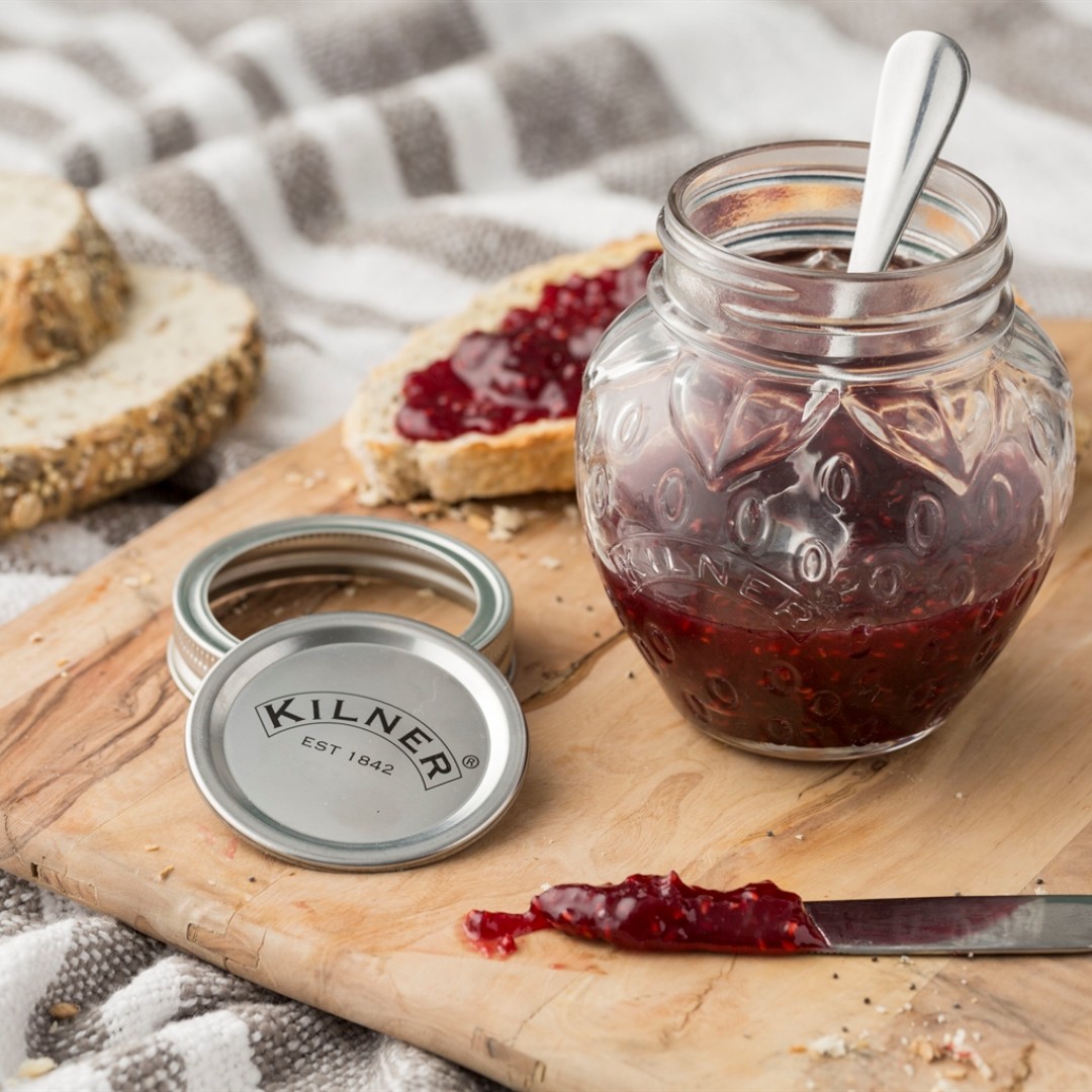 Unsure as to what fresh fruit and veg is in season right now? We have a handy Seasonal Fruit Chart on our website to help you!

Check it out: kilnerjar.co.uk/seasonal-chart