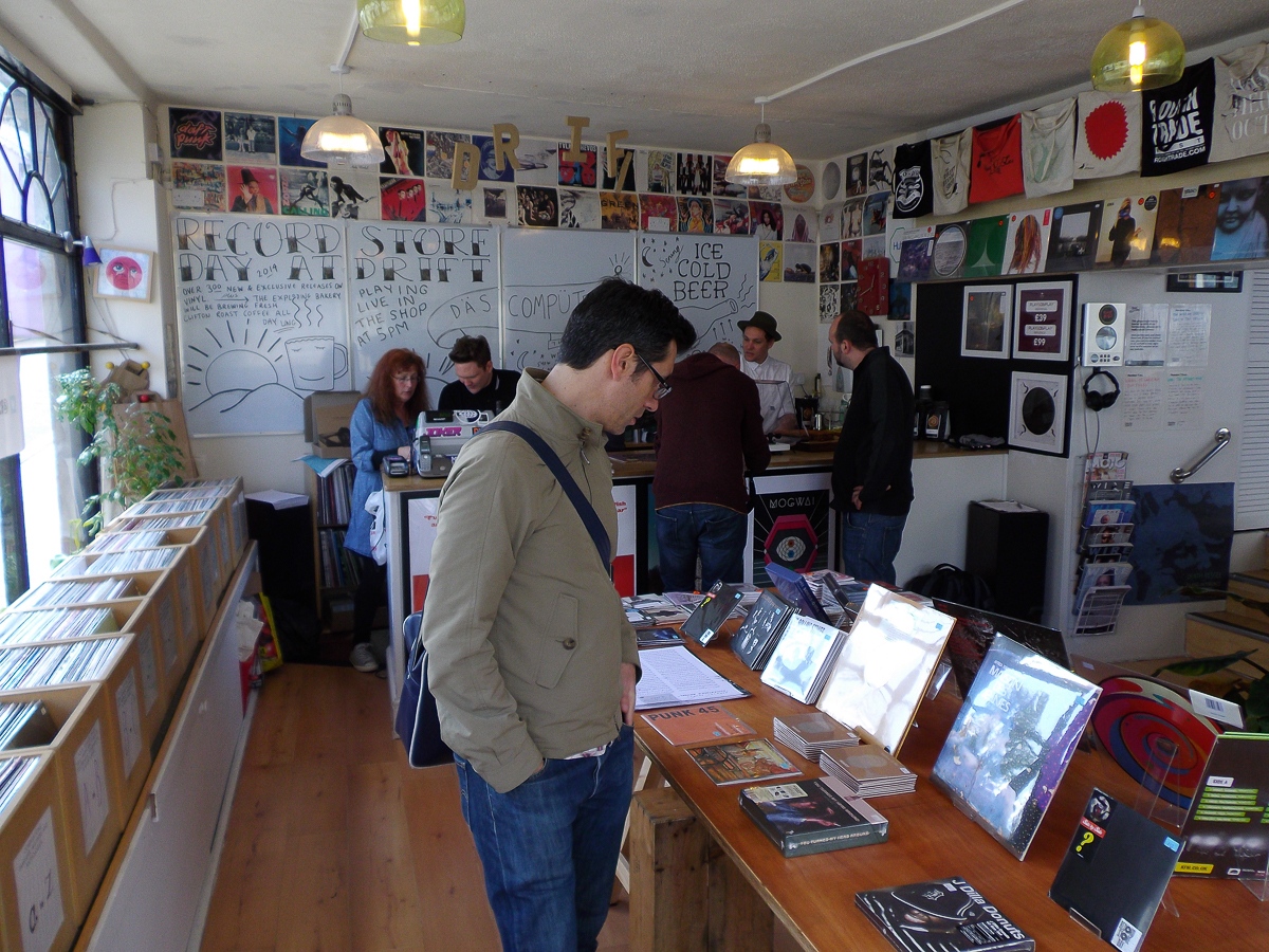 BCMM's tweet photo. Today is Record Store Day, a chance to celebrate and support independent record stores and all the joy they bring to those who love vinyl!
Our summer intern Gracie wrote a #BCMBlog exploring the history of record players and records to mark this day: https://t.co/aM7HPyOPt7 https://t.co/N1lBb8RrJZ