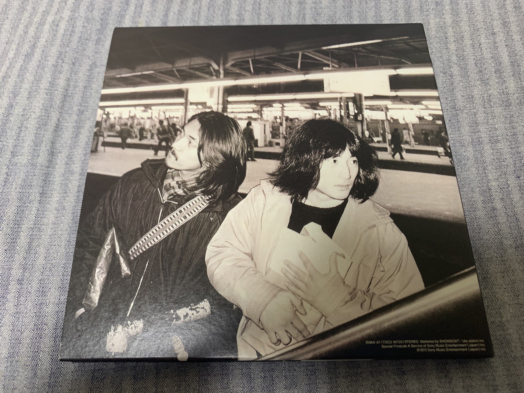 Eclipse1228 On Twitter Tama H Yt 友部正人の1975年のアルバム 誰もぼくの絵を描けないだろう の裏ジャケの写真です 坂本龍一は3曲でピアノを弾いています 小川真一さんのライナーノーツによると坂本龍一にとっての初めての録音がこの作品だそうです Https T