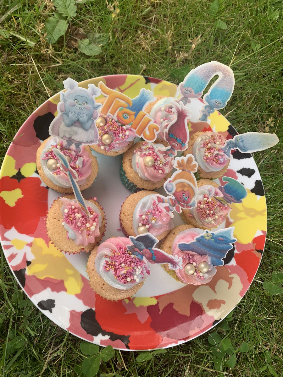 LCardiff1982's tweet photo. #TrollsTopiaParty Preparations under way for this afternoon’s party! 💗🌈🎼🎸@skytv @ComeRound https://t.co/LVznPYR959