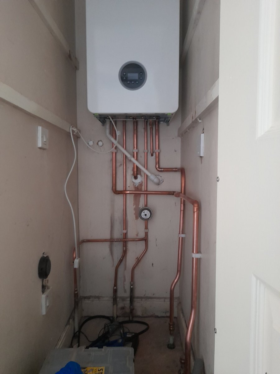 Leeharrisom's tweet photo. Well ave been off twitter for a while but here's a few of my recent installs, me and the team have been travelling all over the uk doing conversions in a day, it's been hard graft but keeping the quality high and making them the best possible is always our priority 🙂 https://t.co/ERFpPjqBtG