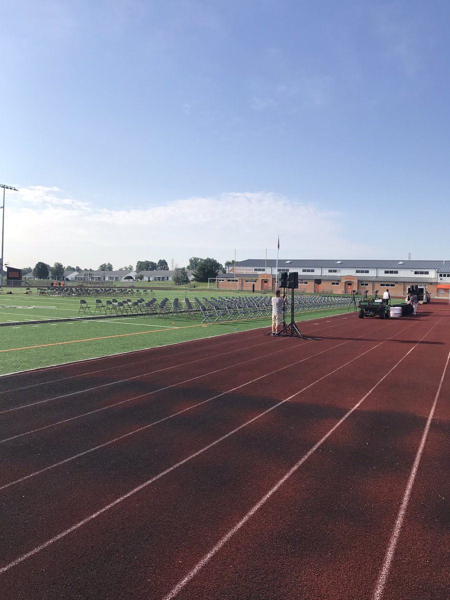 This is why our staff works so hard, so we can see students through to this day!  Congrats to the class of 2021, and thank you to all of the amazing staff members at ACS for making each year a success! #weareashlandarrows