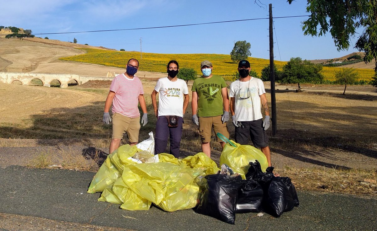 naturasinbasura's tweet photo. Nos hemos sumado a la iniciativa #Libera1m2 en Carmona para liberar de basura los espacios terrestres, la principal vía de entrada de basura a ecosistemas acuáticos. 

En colaboración con:
#ProyectoLibera
@HyT_Asociacion
@AAESubterraneas 
@ZingrinLab 
@AlvaroLuna87
@Carmonalimpia https://t.co/mC9UCDe8QD