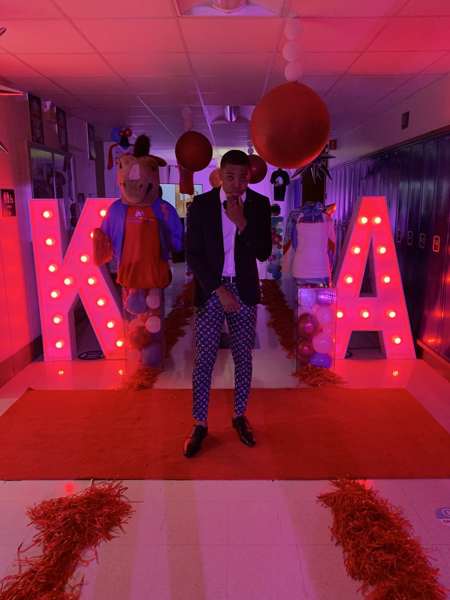 Kandiekane342's tweet photo. Kenwood final walk/prom 2021. https://t.co/oEO7bmuq1j