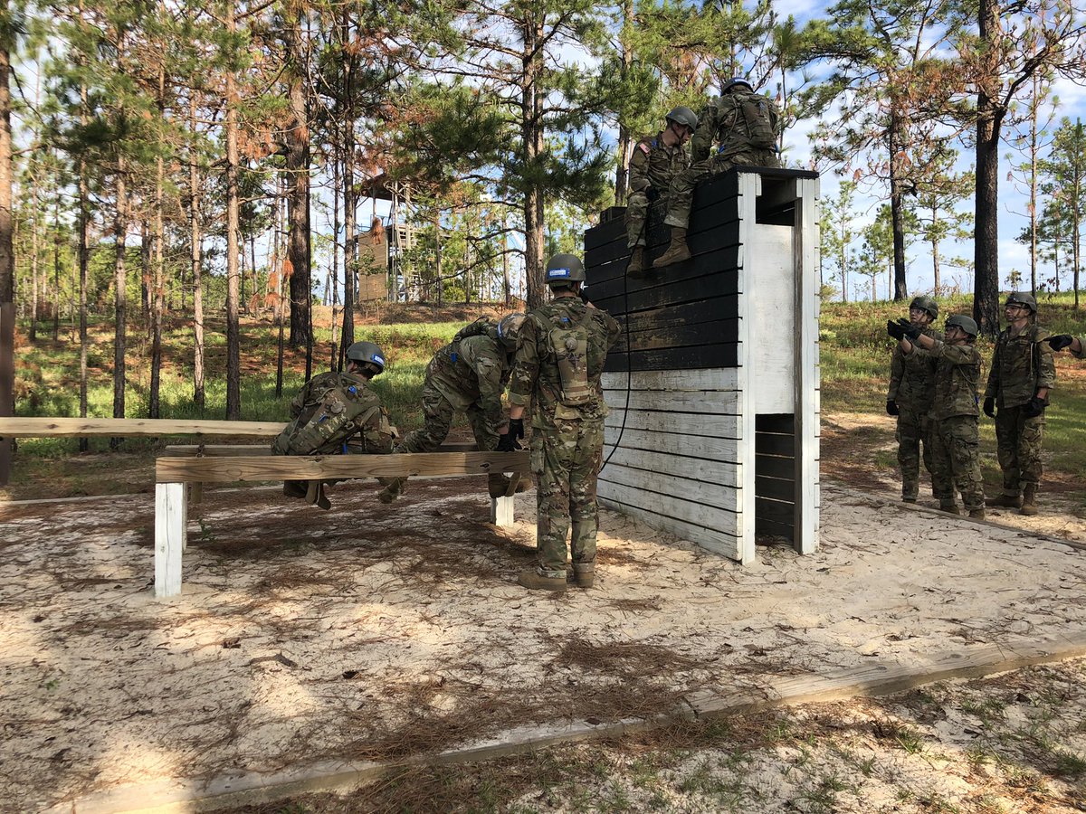 DogTroop515's tweet photo. Dawgs of War conducting the Team Development Course

#webuildscouts https://t.co/5H1qaeG6ad