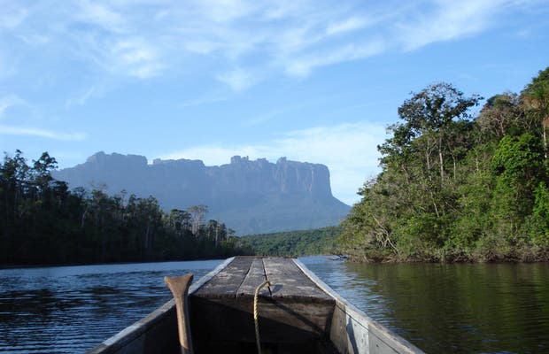 ElToqueDeDiana's tweet photo. Un día como hoy, #12Junio, de 1962 se creó el Parque Nacional Canaima, estado Bolívar,  Venezuela. Su extensión es de 30 000 km² hasta la frontera con Guyana y Brasil.

Hoy más de sus 7.000 hectáreas están en riesgo por la minería.

#ElToqueDeDiana https://t.co/EWhtOfbo4e https://t.co/UC0r5lvDZj