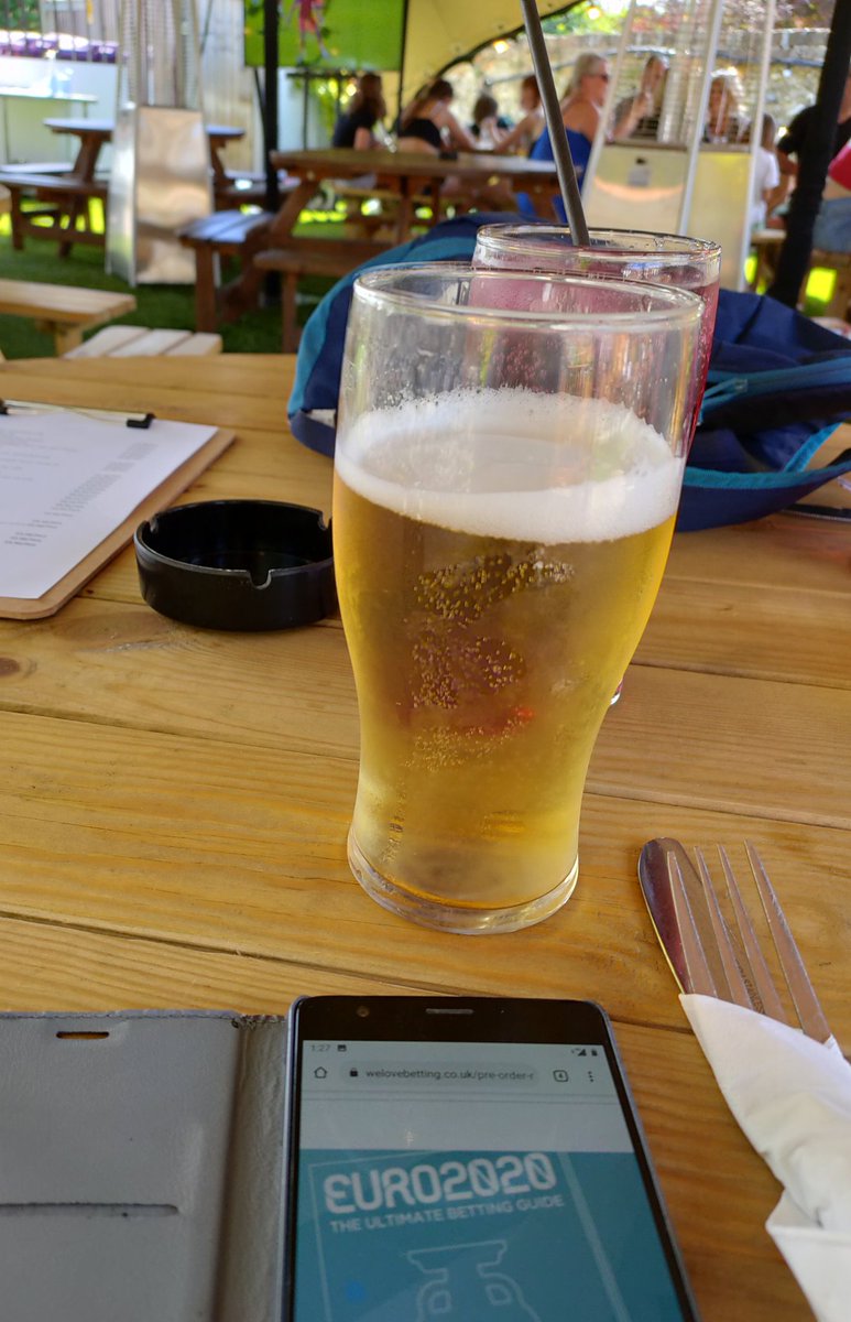 undercoverpole's tweet photo. In the garden of The Gardeners (alright it's The Argyll in Henley) enjoying a good drop with the Euros on and some euros guide I found 😋🤔😎😎.

@TomLove_18 @WeLoveBettingUK @CBKTeam @JackWright_BSB

#gooddrop #thegardeners https://t.co/rZ3Qz9fUrC