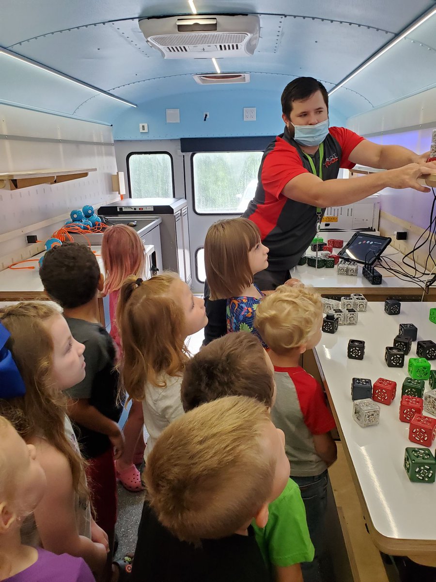 StacyPaige13's tweet photo. Huge thank you to Zachary Nicholas for bringing the STEM Bus to DACE.   DACE Head Start had a blast! @AnnaWShepherd @KimberlyGrub @krista_brown1 @DACE_est2017 https://t.co/5NtyfsJevv