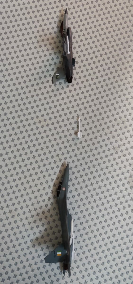 prints_india's tweet image. Oh no oh no ohnononono
Tagging you all without consent 😂
#happyweekend 
@Mave_Intel @alpha_defense @gareebscientist @DesiEscobar65 @mjavinod @hvtiaf 
@Defencematrix1 @Panther7112 
@elitepredatorss @I30mki @ReviewVayu @i_m_satwikk @Kuntal__biswas @IAF_MCC @Anshuman446 @sayareakd