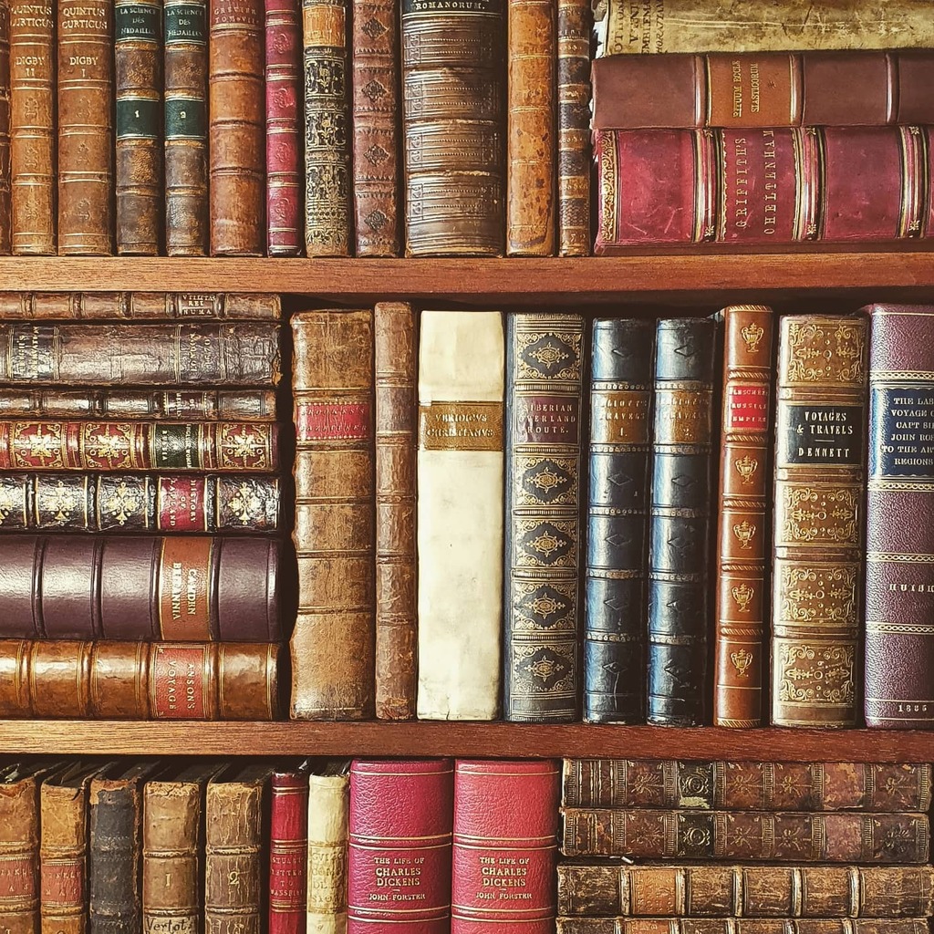 TarringtonBooks's tweet photo. New stock coming to the market in the next week. Lots of photgraphs required 😬 📚📖📜 #tarringtonbooks #finebinding #rarebooks #finebindingfriday (late!) #bookworm #bookish #bookstagram #bookshop #bookshelf #bookstore #antiquebooks #rarebooks #antiquari… https://t.co/YaObri3H2h https://t.co/KN4lQxYIaU