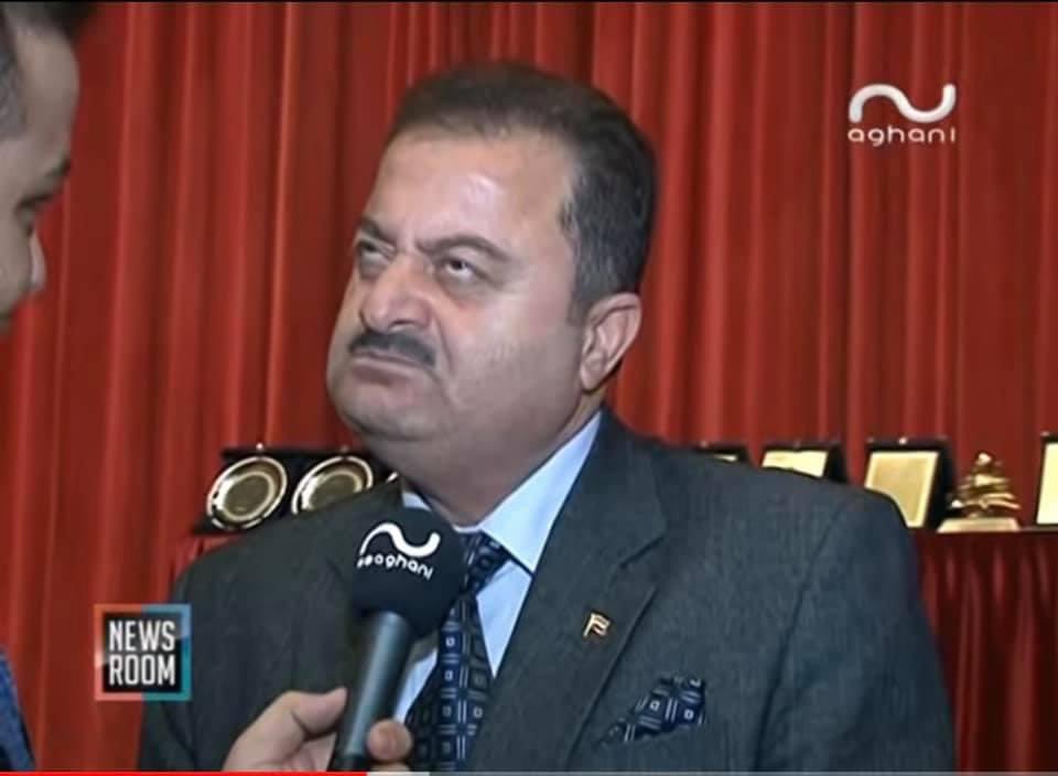 هي لحظة رفض الفنان الوطني زهير للجنسية الإماراتية أو الإقامة الذهبية.. علما إنها ما انعرضت عليه 
كن مثل زهير فالوطن ليس فندقاً تغادره عندما تسوء الخدمة فيه 🤤