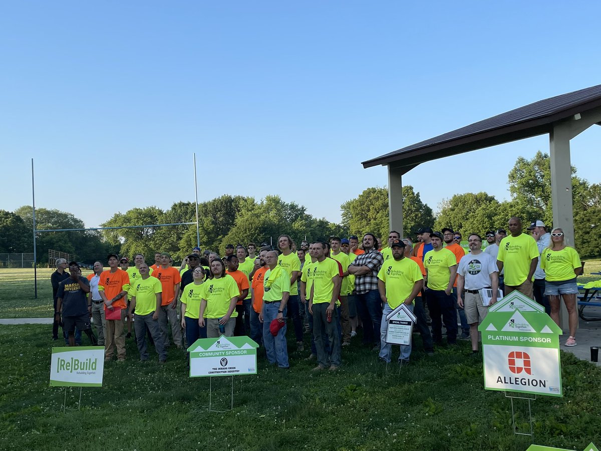 RTIndy's tweet photo. #UnionBuildDay is underway! Thanks to all the Indiana Unions! @INUnionCon https://t.co/1j4s4VsQpa