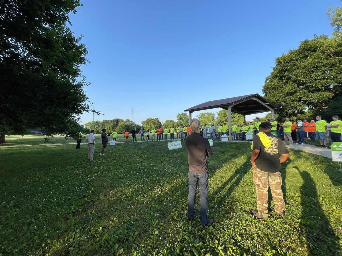 RTIndy's tweet photo. #UnionBuildDay is underway! Thanks to all the Indiana Unions! @INUnionCon https://t.co/1j4s4VsQpa