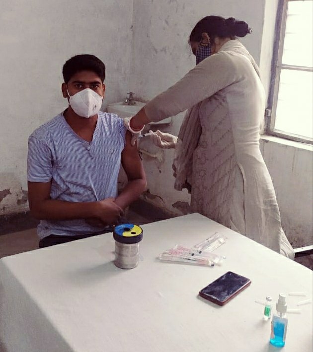 ThinkerPM's tweet photo. Many thanks to all the scientists of the country, due to whose tireless hard work all of us countrymen are getting of vaccine and Specialy thanks to respected PM @narendramodi ji, under whose  and wonderful guidance the countrymen are getting the vaccine.  thankyou. https://t.co/A2tHU6k4bu