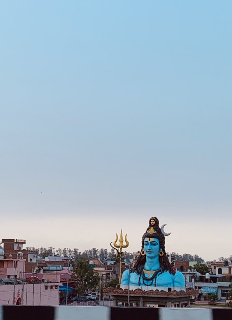 balvin00's tweet photo. Clicking from car’s window moving at 90km/hour is not only fun but an art :) Har Har Mahadev.. #ClickOnTheGo #RandomClicks #HarHarMahadev #Travel #incredibleindia https://t.co/tMOIAYuvvw