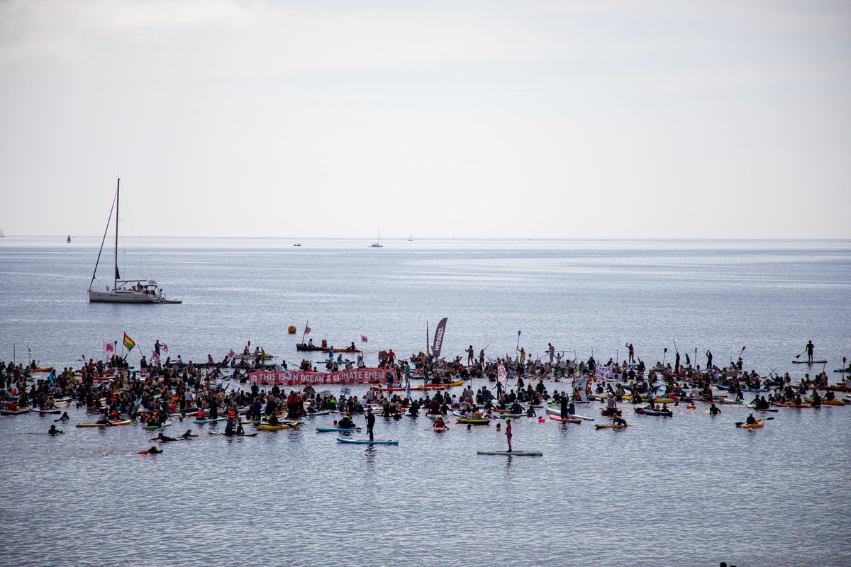 This was the scene this morning at the @sascampaigns #PaddleOut, calling for #G7 leadership to tackle the #ClimateCrisis!

#SurfersAgainstSewage #G7Summit2021 #Cornwall