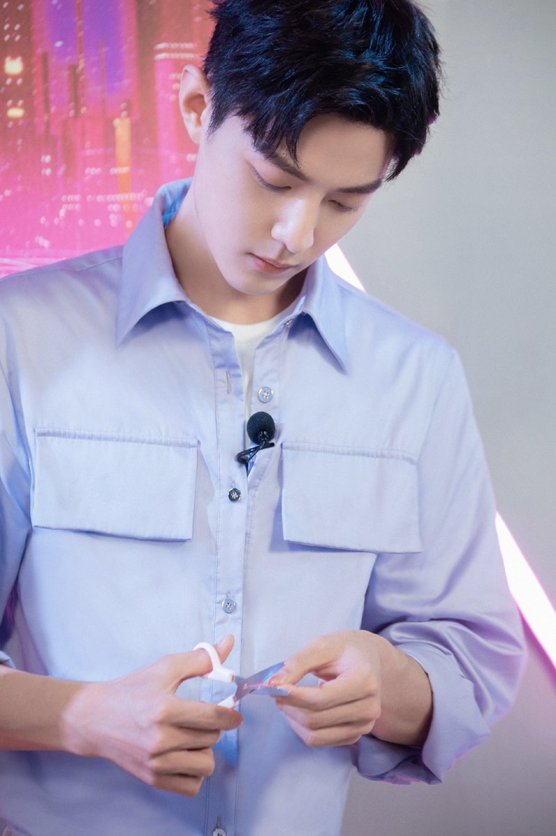 xz_msiafansclub's tweet photo. 12.6.2021 Xiao Zhan Studio Weibo Update 

Tonight at 2205❤️

#XiaoZhanxBudweiser https://t.co/DpghtQAJ9g