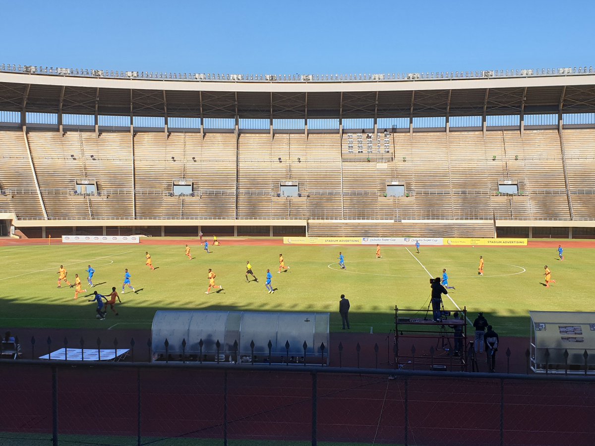 DynamosFC1963's tweet photo. 10'
Dynamos 0
Harare City 0
#ChibukuSuperCup #matchdayfive https://t.co/lfHAo3x1Uc