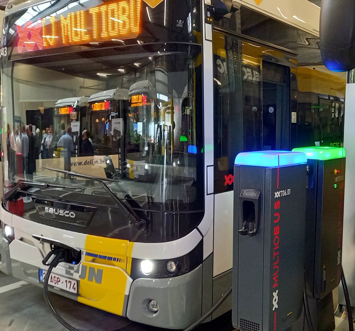 tim_asperges's tweet photo. Tiense busexploitant #Multiobus opent vernieuwde stelplaats voor 10 extra e-bussen voor regio Tienen. Toekomstige stelplaatsen worden #energiehubs die schakel zijn in energiemanagement van ruime omgeving. Gedaan dus met de smeerputten van weleer. @katparty @OVanmullem #SmartCity https://t.co/DjCZskU2DS