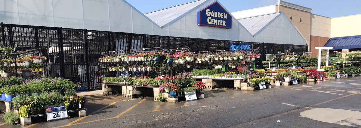 JeradClayton's tweet photo. The sun is shining in #Ohio and your local @Lowes garden centers are stocked and ready!!  Reynoldsburg #2852 is vibrant with both color and customers this morning...@MetrolinaGHS @LBishPlants @kplowery6b https://t.co/cdA0pRXliT