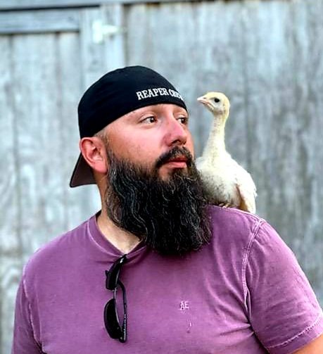 SeeingEyeDoge's tweet photo. This is me with chillin' with my turkey.. I know it's random. #HODL your #Crypto. 

#dogecoin #ADA #Ethereum #Bitcoin #MuchLove #Doge #ETH #LiveToday https://t.co/9osorTvYKf