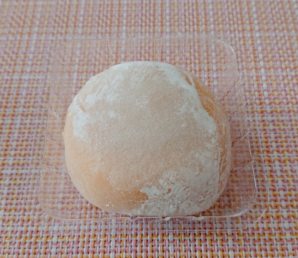 kotonoha3945's tweet photo. 一昨日食べたファミマで買ったスイーツ🍊
甘すぎなくて、大きさはそこそこ大きかったけどみかんが主なのでとても爽やかで美味しかった😋💕
#ファミマ #まるごとみかん #239kcal https://t.co/zhBoxiYUuO
