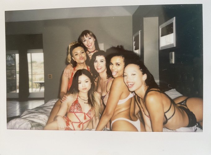 girls just wanna have fun, bitchhhh😜  @Alexistaex @destinycruzxxx @RocketKylie #angelyoungs #miamoore<a class="tags" href="/tag/alexistaex">@alexistaex</a><a href="/tag/miamoore"class="tags"><span>#miamoore</span></a><a href="/tag/angelyoungs"class="tags"><span>#angelyoungs</span></a>