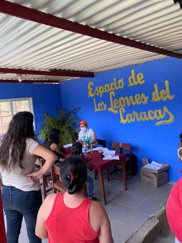 mujica_mbsptv's tweet image. Este #12Jun desde la parroquia combativa del 23 de enero específicamente en los espacios de la Piedrita, @mibancove continúa con la bancarización y entrega de las tarjetas #R4Transporte para el pago de pasaje digital.
¡🇻🇪 Avanzamos hacia la Economía Digital!

#HeroesDeVerdad