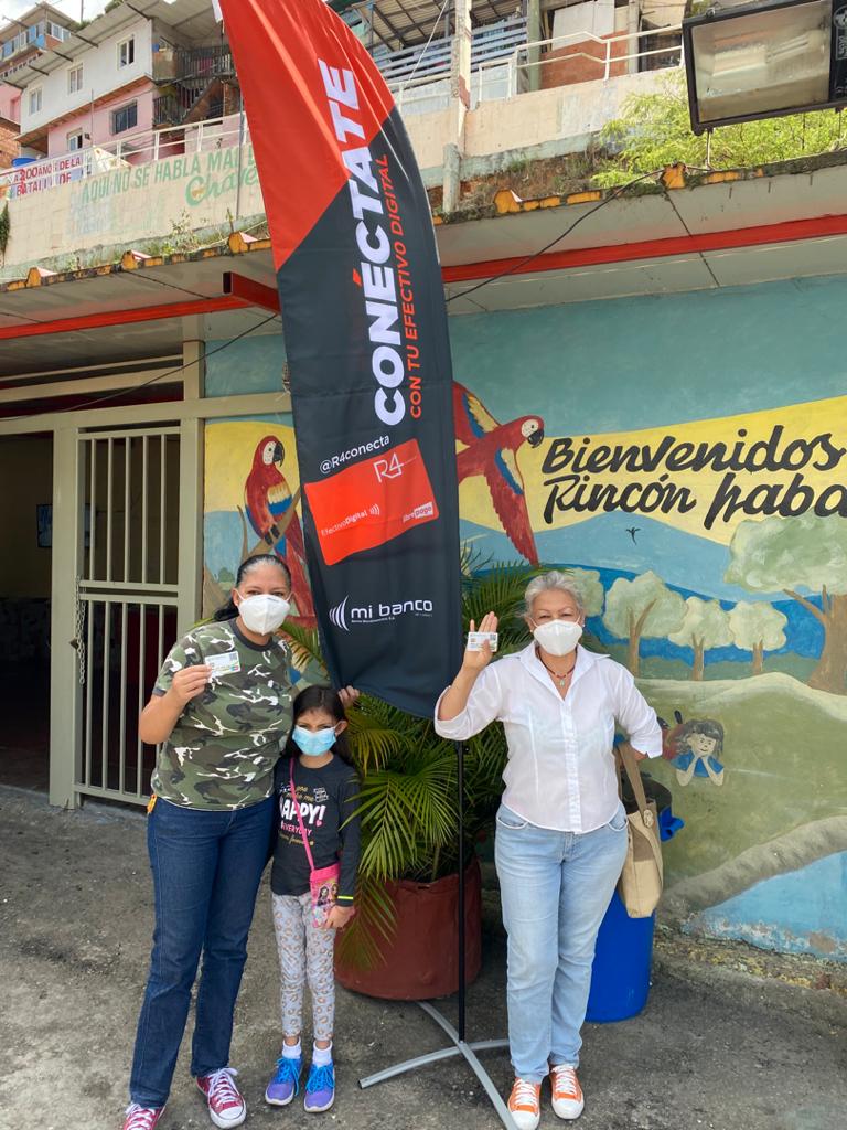 mujica_mbsptv's tweet image. Este #12Jun desde la parroquia combativa del 23 de enero específicamente en los espacios de la Piedrita, @mibancove continúa con la bancarización y entrega de las tarjetas #R4Transporte para el pago de pasaje digital.
¡🇻🇪 Avanzamos hacia la Economía Digital!

#HeroesDeVerdad