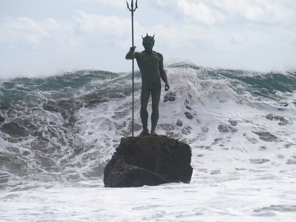 solisolsoli's tweet photo. Statue of Neptune, Melenara Beach https://t.co/RLII4qlBwo