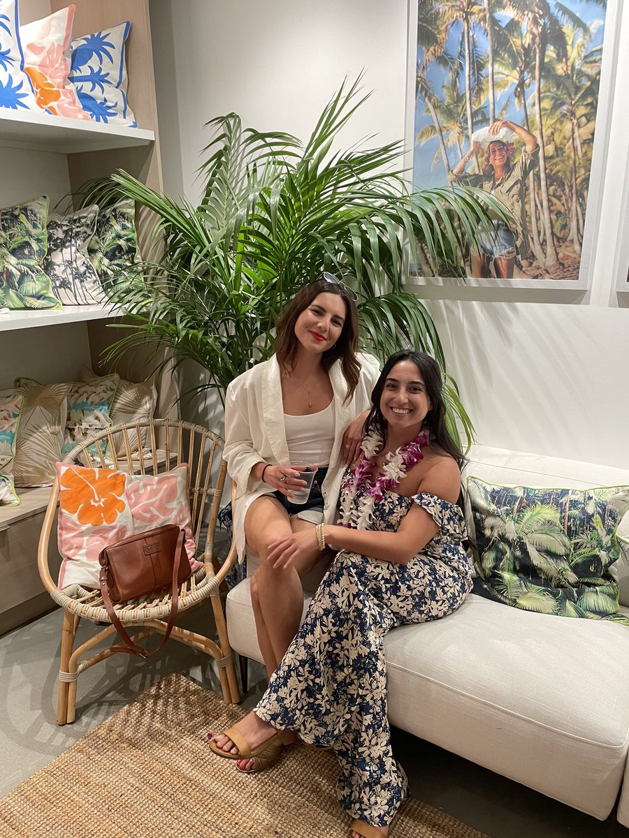 _bnatz's tweet image. Super proud of my sister &amp;amp; this company she’s a part of. #alohacollection 🌺