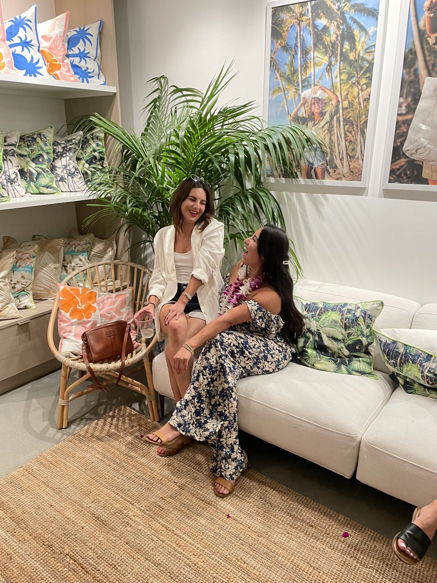 _bnatz's tweet image. Super proud of my sister &amp;amp; this company she’s a part of. #alohacollection 🌺