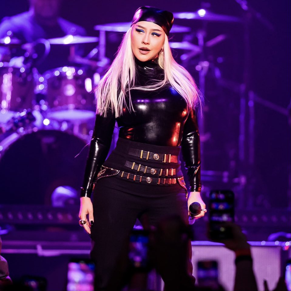 XtinaLoverr's tweet photo. exactly christina aguilera, exactly. https://t.co/S349ItQ53t