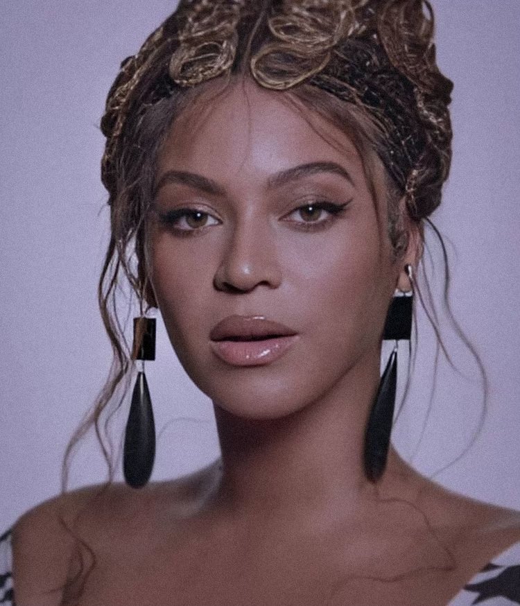 yonceir's tweet image. Beyoncé is pure art.