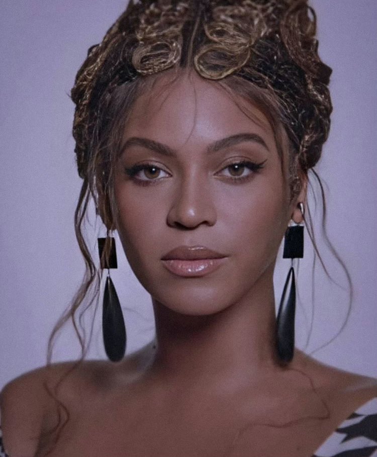 yonceir's tweet image. Beyoncé is pure art.