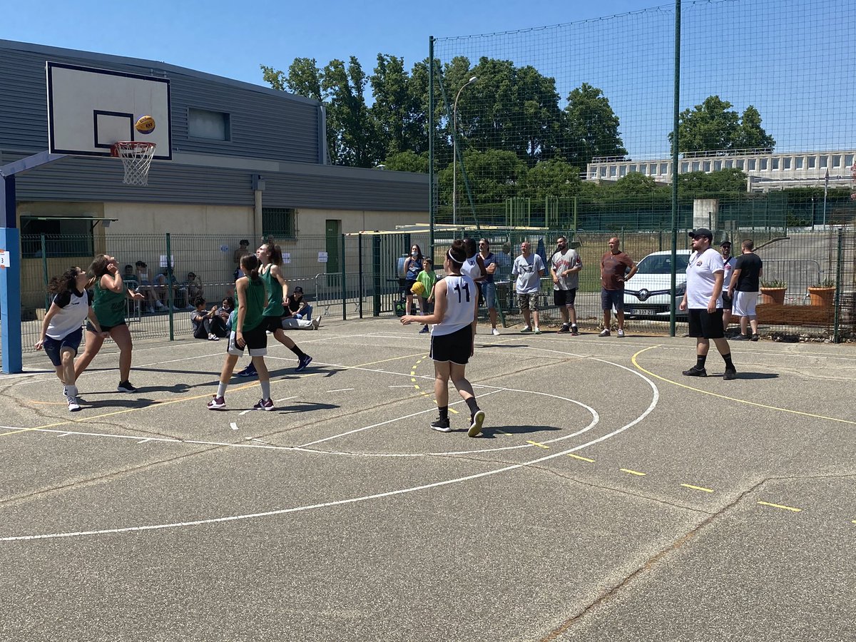 Hamza_MMG's tweet photo. Superbe journée de formation Ref @3x3 Paca sur la juniorleague Du Pontet 🏀 @3x3Ffbb @FIBA3x3 @BallPaca @ffbasketball @NajibChajiddine @Riviera3x3 @antochristophe @ballinnovation @ThiernoMandiay https://t.co/b2k561Pu36