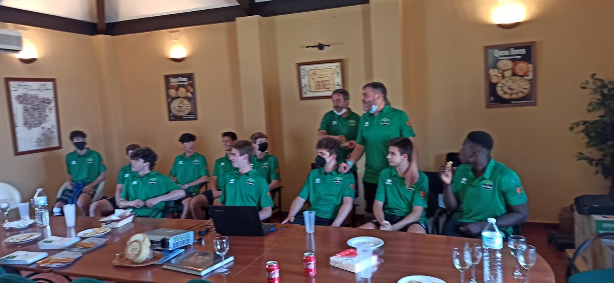 SanAntonioCc's tweet photo. El Cadete #GabineteJJCandelaSACC ha asistido a un evento de patrocinio de D.O. Queso de Ibores. Gracias por la rececpción y la amabilidad. #Cantera @Caceres_Basket https://t.co/zsc3RWrzRK