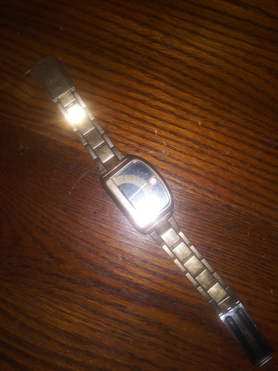 Returnmykids's tweet photo. @vintagewatchinc Just landed in my lap w/ matching bracelet https://t.co/ewa0y8CxAx