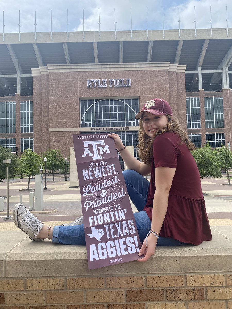 elissabethwhite's tweet photo. Since my dream of meeting Matthew McConaughey don’t seem to be going anywhere, guess I’ll just have to pursue this one instead🙄🤷🏼‍♀️ #sawemoff #GigEmAggies @Aggiebound https://t.co/wl2uoATunU