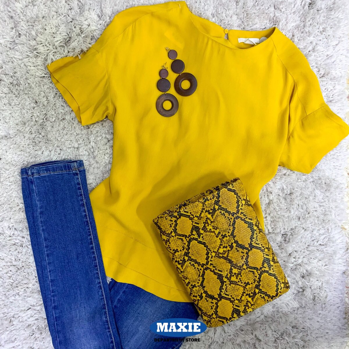 Maxiestores's tweet photo. Shop bright coloured tops, classic blue jeans and fun accessories for the Summer days ahead! βοΈ
Whatsapp: +1 (876) 553-2950
Site: https://t.co/olqZPS7KSz
Stores: Mandeville, May Pen, Portmore, Santa Cruz!
#Maxie #MaxieDepartmentStore https://t.co/xCSiHpNIIc