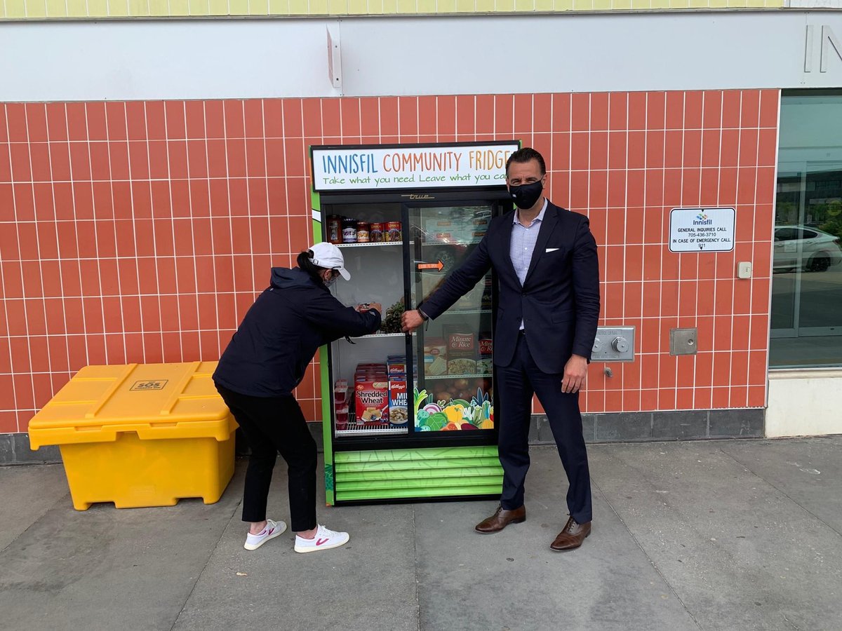 townofinnisfil's tweet photo. #Innisfil now has its first #CommunityFridge! Located at the north entrance of the Innisfil Rec Complex, the fridge operates on a “take what you need, leave what you can” basis. It’s open 24/7 to help people access nutritious food and support those who are facing food insecurity. https://t.co/8LvKmesFcO
