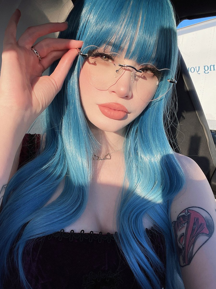 that golden hour lighting is *chefs kiss* even though it’s blinding me lol https://t.co/3HfBhGs0m0