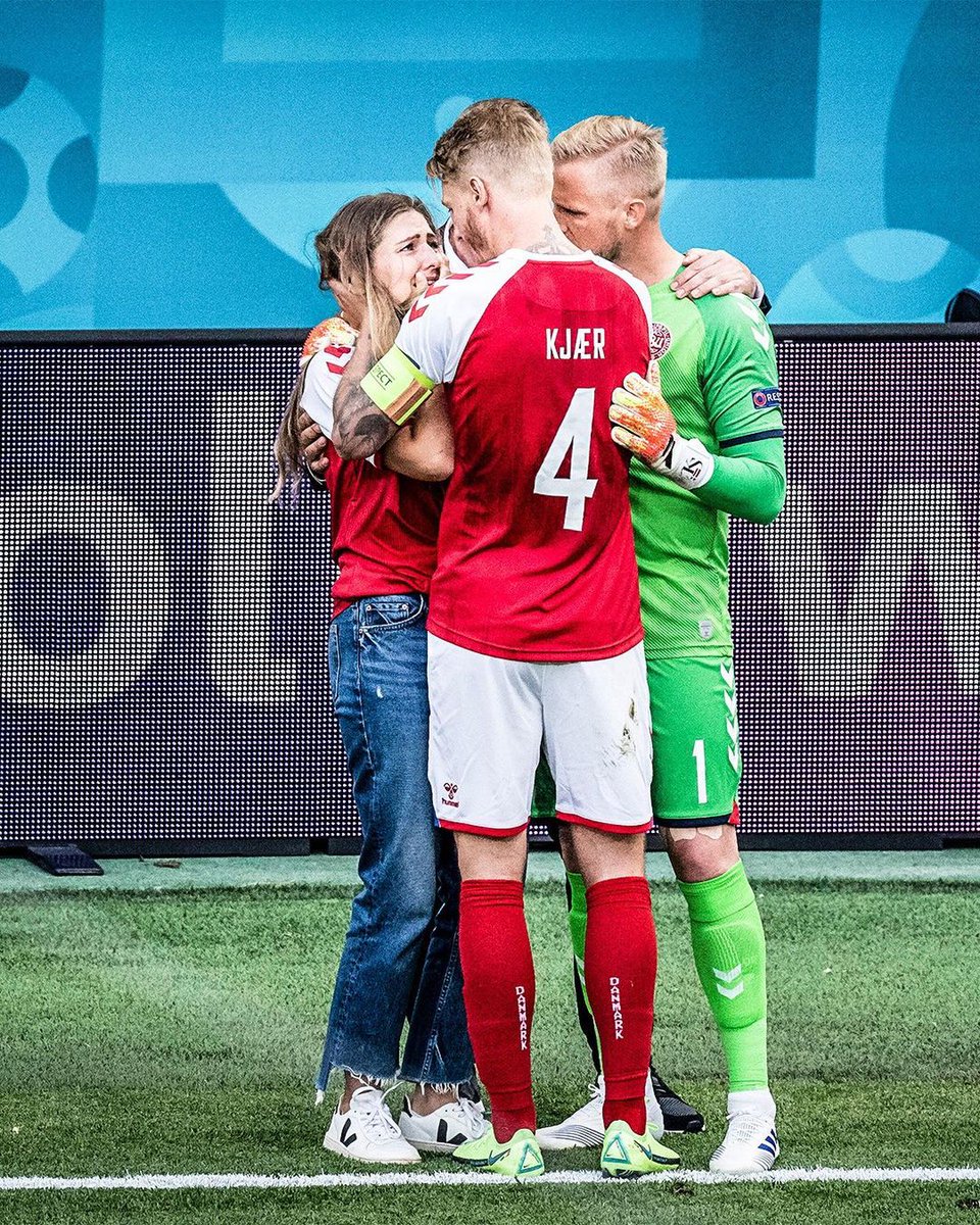 idhertog's tweet photo. Simon Kjær ❤ https://t.co/Uft5JuII6I