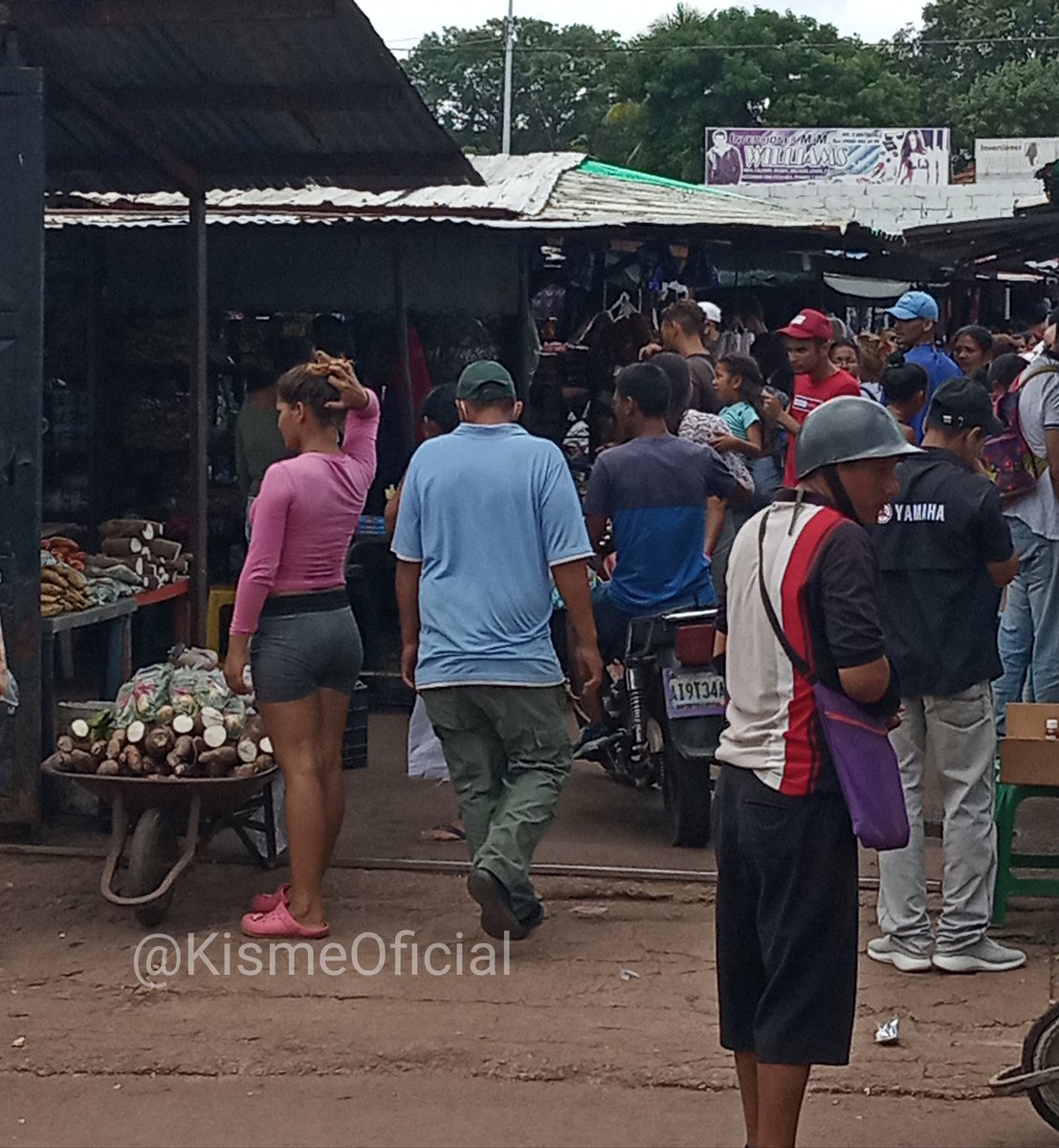 #Amazonas #12Jun Un sábado normal en el Mercado Urdaneta de #PuertoAyacucho. La responsabilidad es nuestra, sin medidas de bioseguridad, no lograremos la contención del virus del #COVIDー19.

#UsaElTapaboca😷