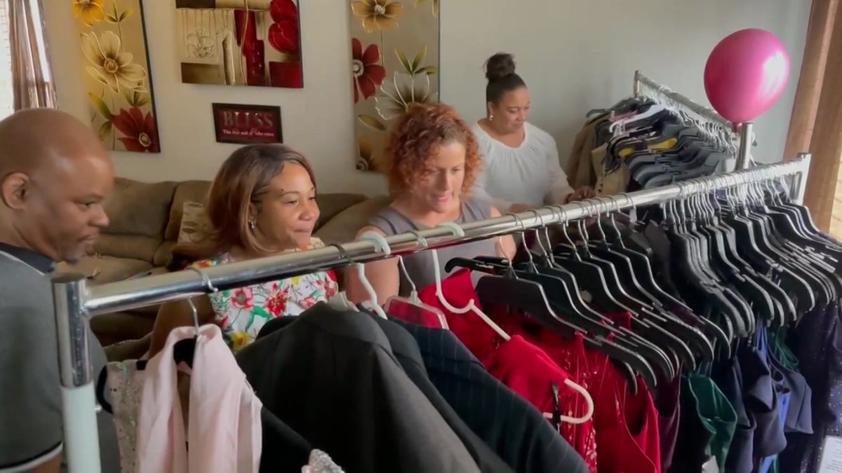 Nonprofit helps plan 'Prom for the Promless' in Fairfield - News 12 Bronx dlvr.it/S1bhJB #fundraising