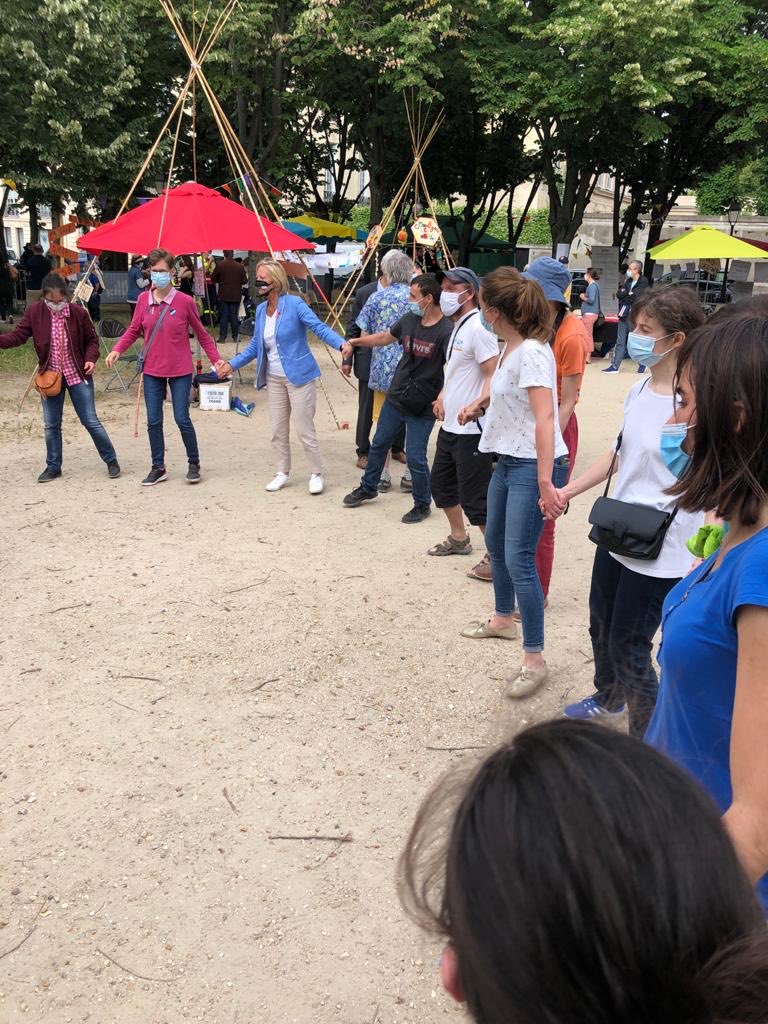 s_cluzel's tweet photo. Quelle joie de pouvoir nous retrouver, nous rencontrer à nouveau lors de l’édition 2021 de la @NuitDuHandicap ! 

Bravo &amp; merci aux organisateurs, aux bénévoles ainsi qu’à tous les participants de nous faire vivre ces moments de partage. Plus que jamais #LaRencontreEstUneFete 🎉 https://t.co/Z8hTkCRtMU