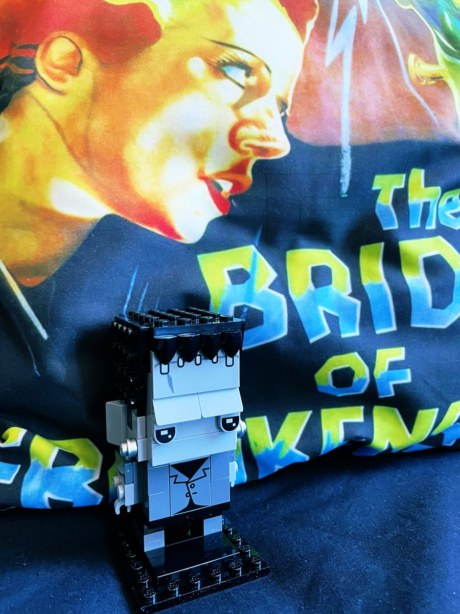 MikeC205's tweet image. Today I made @LEGO_Group 🖤 #Lego #LegoIdeas #Frankenstein #MaryShelley #Legofan #LegoCommunity #BrickNetwork #Minifigure